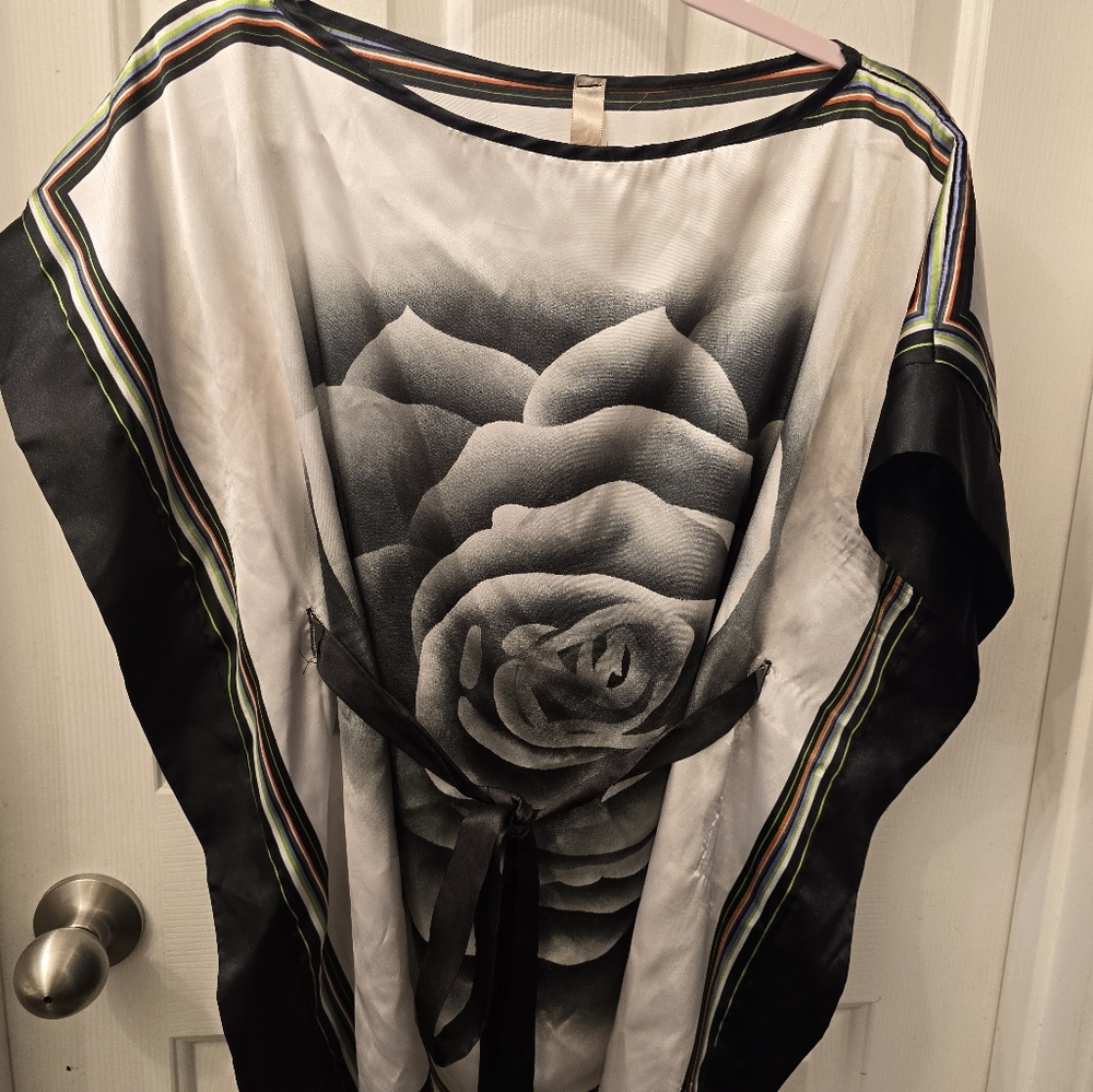 Black/white kimono blouse
